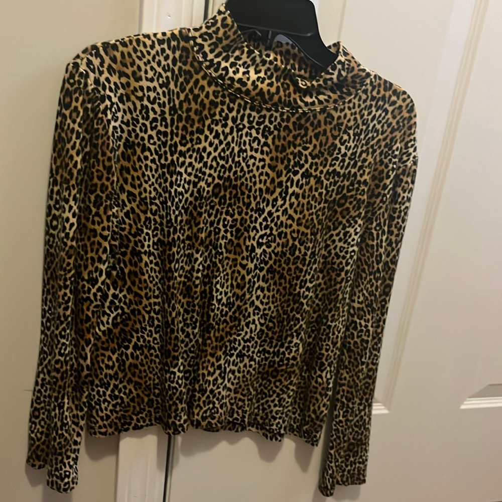 Mock turtleneck leopard print long sleeved size m